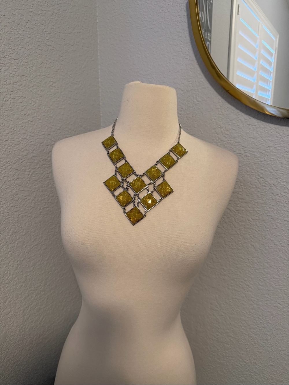 Jennifer Lopez Glittering Yellow Geometric V-Bib Necklace